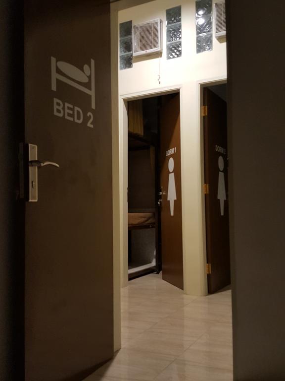 Mador Malang Dorm Hostel Exterior photo