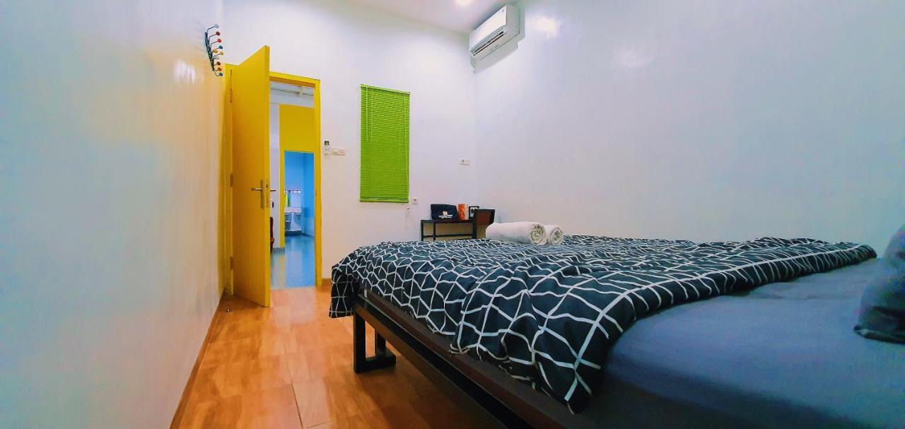 Mador Malang Dorm Hostel Exterior photo